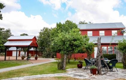 Art Bunkhouse Fredericksburg Hideaway with Hot Tub - image 7