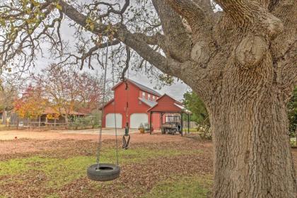 Art Bunkhouse Fredericksburg Hideaway with Hot Tub - image 9