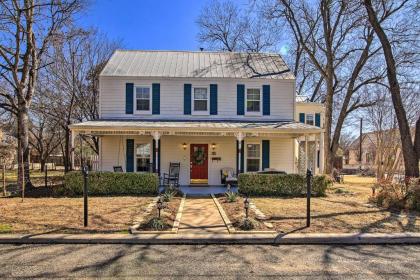Grand Fredericksburg Retreat - Walk to Dtwn!