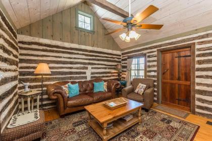 Cabins on Knopp School-Chula Vista Cabin - image 11