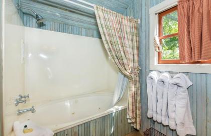 Ada's Peach Street Hideaway - Whole House - image 10