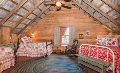 Ada's Peach Street Hideaway - Whole House - image 13