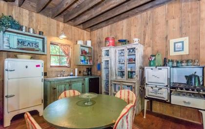 Ada's Peach Street Hideaway - Whole House - image 14