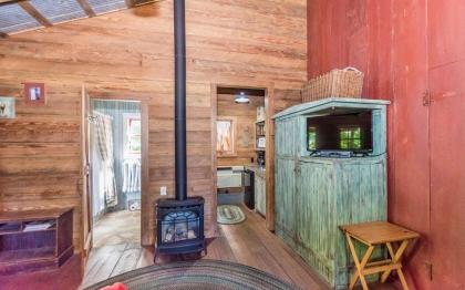 Ada's Peach Street Hideaway - Whole House - image 9
