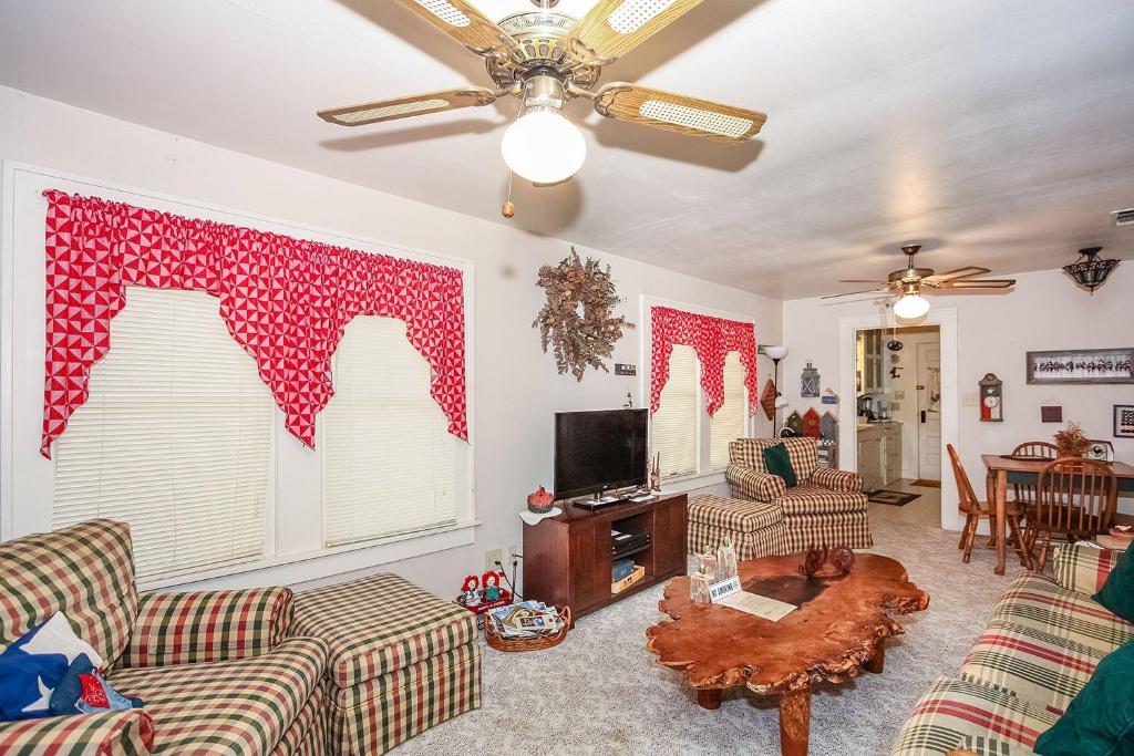 Deannie's Cottage - main image