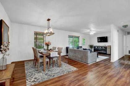 New! Gorgeous Bluebonnet House with Deck & Fire Pit - image 2