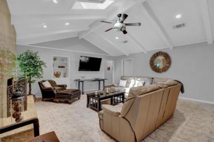 New Stunning Home with Firepit and Grill - image 2
