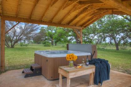Gorgeous Home Near Wineries with Hot Tub and Fire Pit - image 2