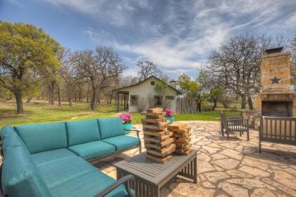 New Hill Country Dream House with pool Table and Firepit and GameShed - image 10