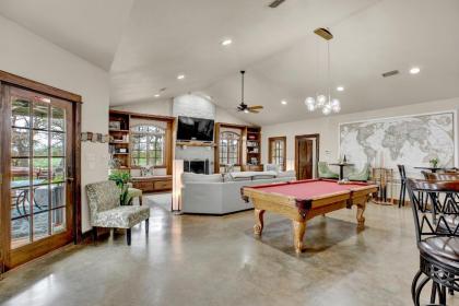New Hill Country Dream House with pool Table and Firepit and GameShed - image 15
