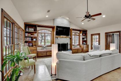 New Hill Country Dream House with pool Table and Firepit and GameShed - image 18