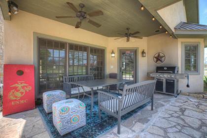 New Hill Country Dream House with pool Table and Firepit and GameShed - image 9