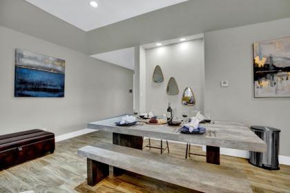Luxury Home 1 Block To Main With HotTub - image 17