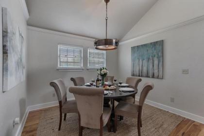 NEW Gorgeous Home with Hot Tub and Grill - image 11