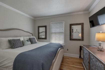 NEW Gorgeous Home with Hot Tub and Grill - image 4