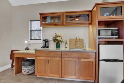 Luxury Cottage with Views Fireplace & Grill! - image 4