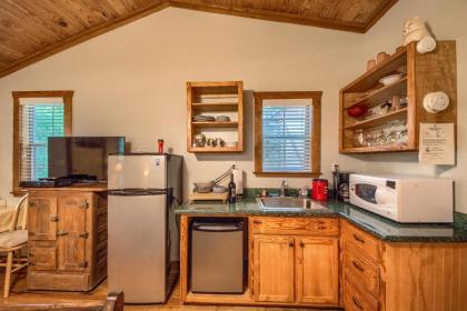 Waldrip Cabin - image 11