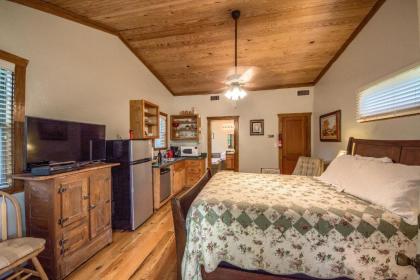 Waldrip Cabin - image 6