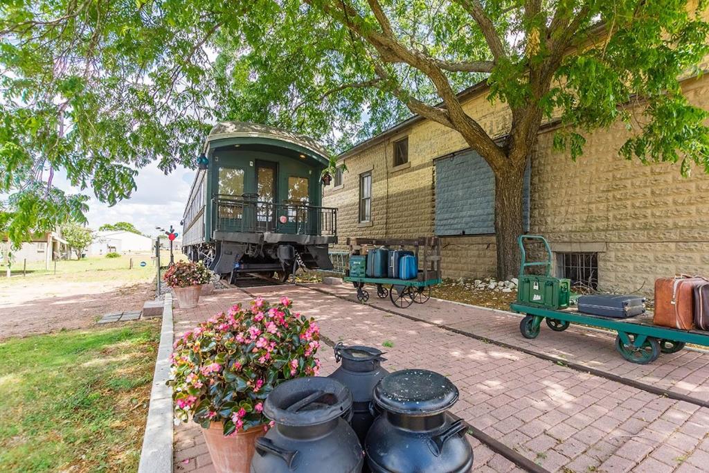 Pullman Train Car - image 4