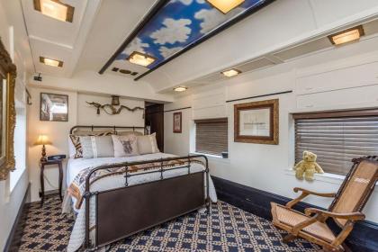Pullman Train Car - image 6