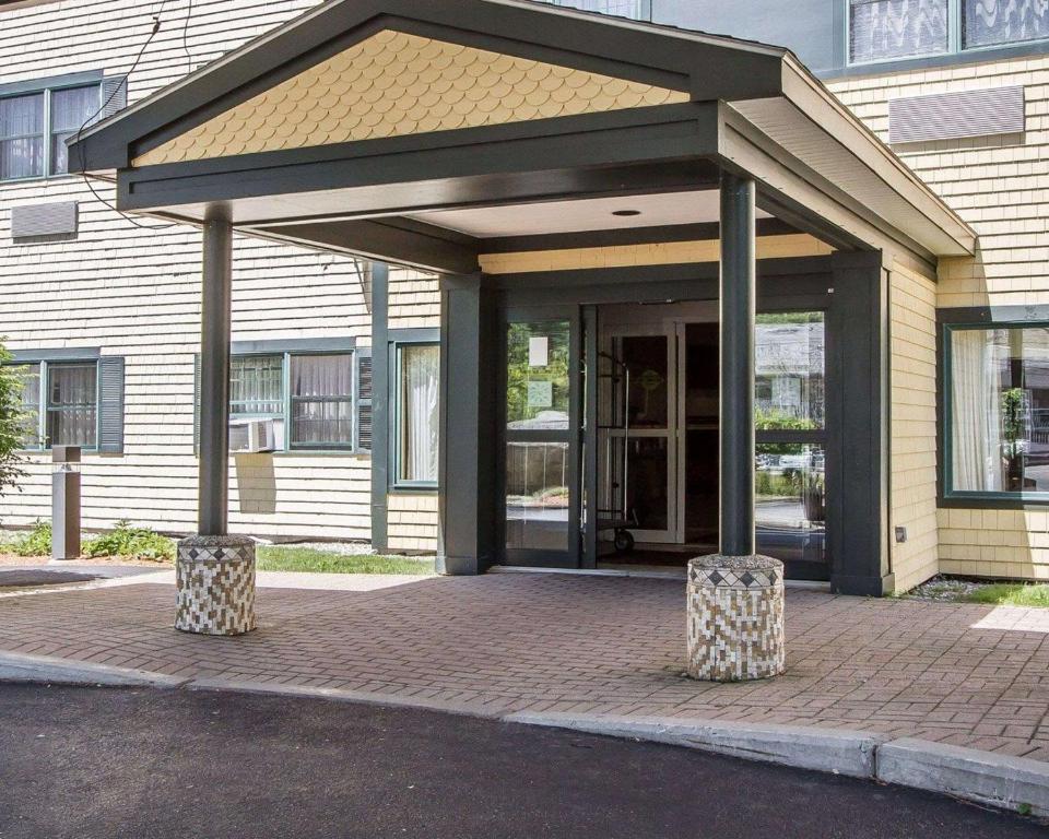 Comfort Suites - main image
