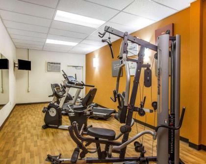 Comfort Suites - image 15