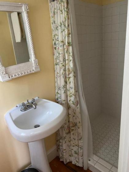 James Place Inn Bed and Breakfast - image 14