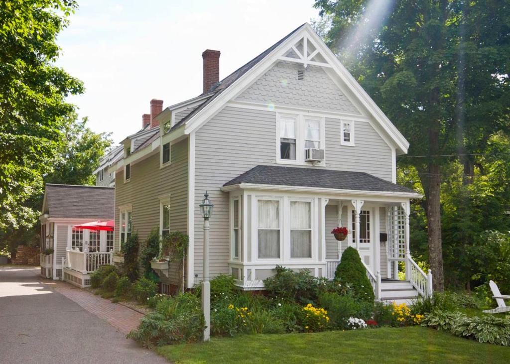 James Place Inn Bed and Breakfast - image 2