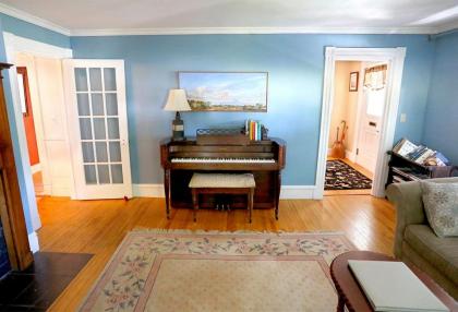 Kendall Tavern Inn Bed and Breakfast - image 7