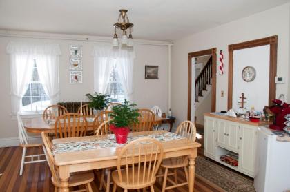 Candlebay Inn - image 12