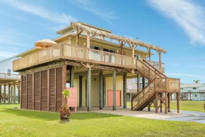 Huge Tiki Crows Nest with 360 Panoramic Views of Gulf Bay Beach and Bridge - image 16