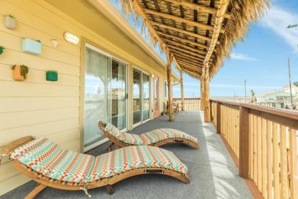 Huge Tiki Crows Nest with 360 Panoramic Views of Gulf Bay Beach and Bridge - image 17