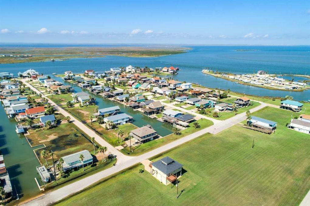 Huge Tiki Crows Nest with 360 Panoramic Views of Gulf Bay Beach and Bridge - image 2