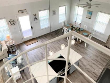 Casita at the Pass - Cute Beach Getaway Filtered Views of Gulf and Bay! - image 5