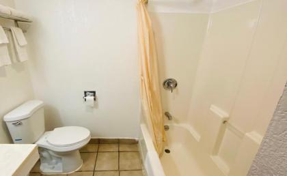 Budget Inn & Suites - image 12