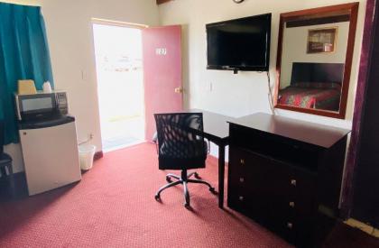 Budget Inn & Suites - image 15