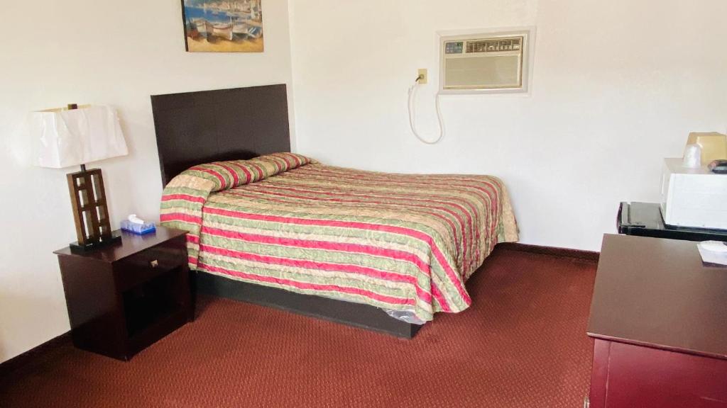 Budget Inn & Suites - image 3