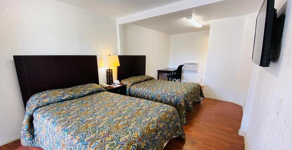 Budget Inn & Suites - image 5