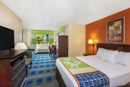 Days Inn by Wyndham Fremont - image 12