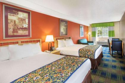 Days Inn by Wyndham Fremont - image 2