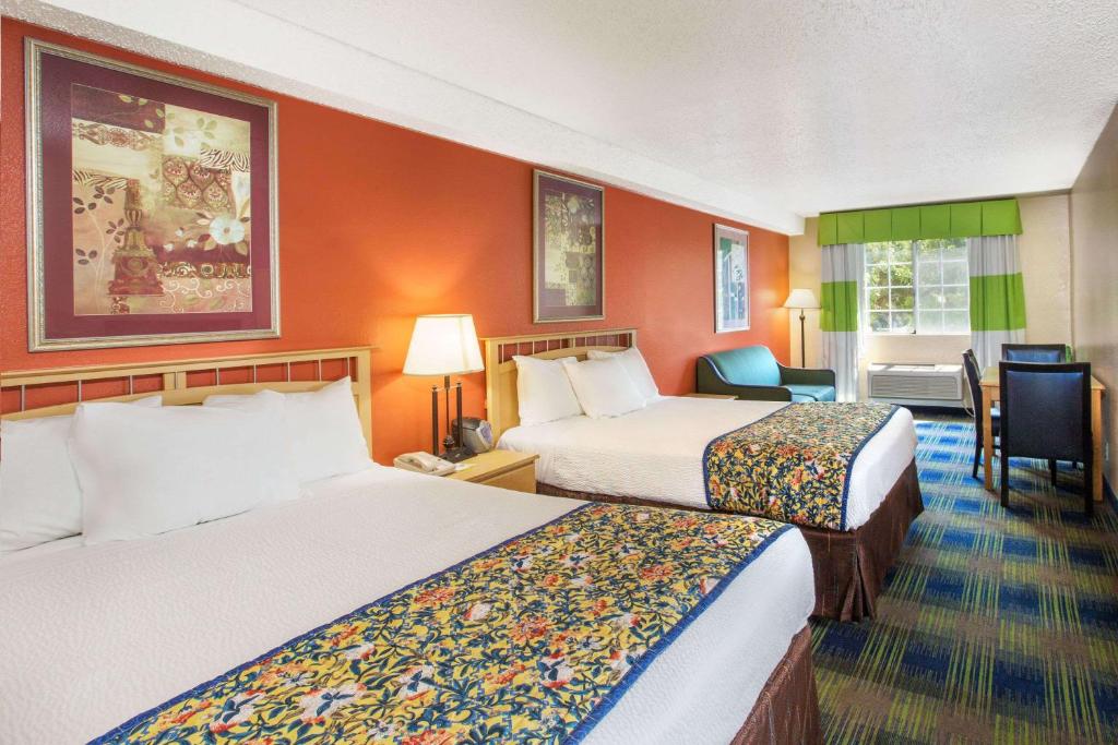 Days Inn by Wyndham Fremont - image 2