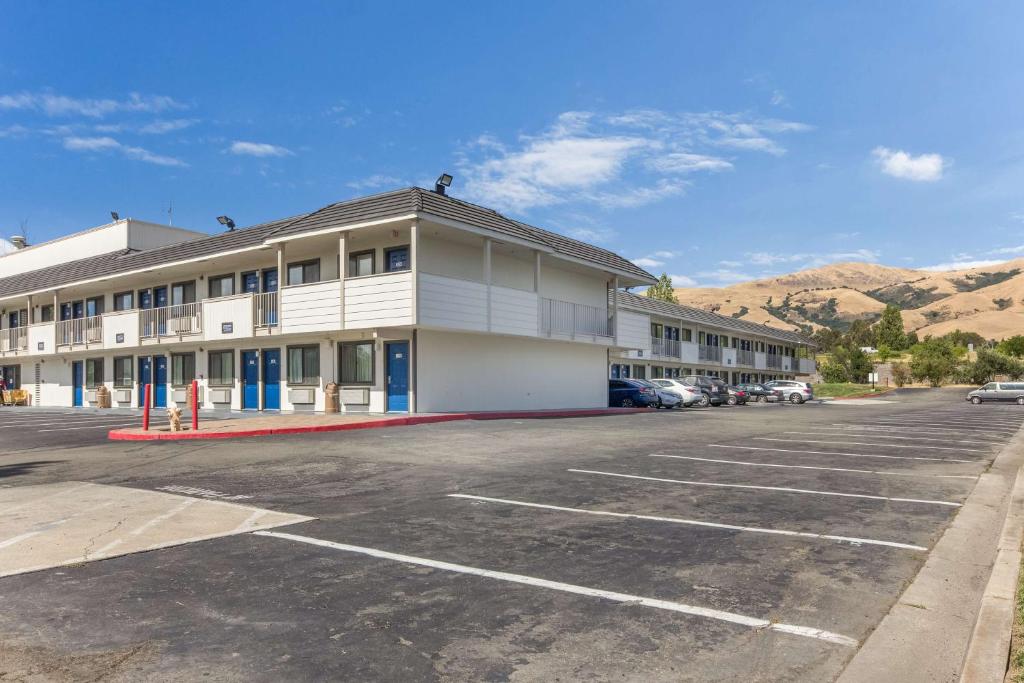 Motel 6-Fremont CA - South - main image