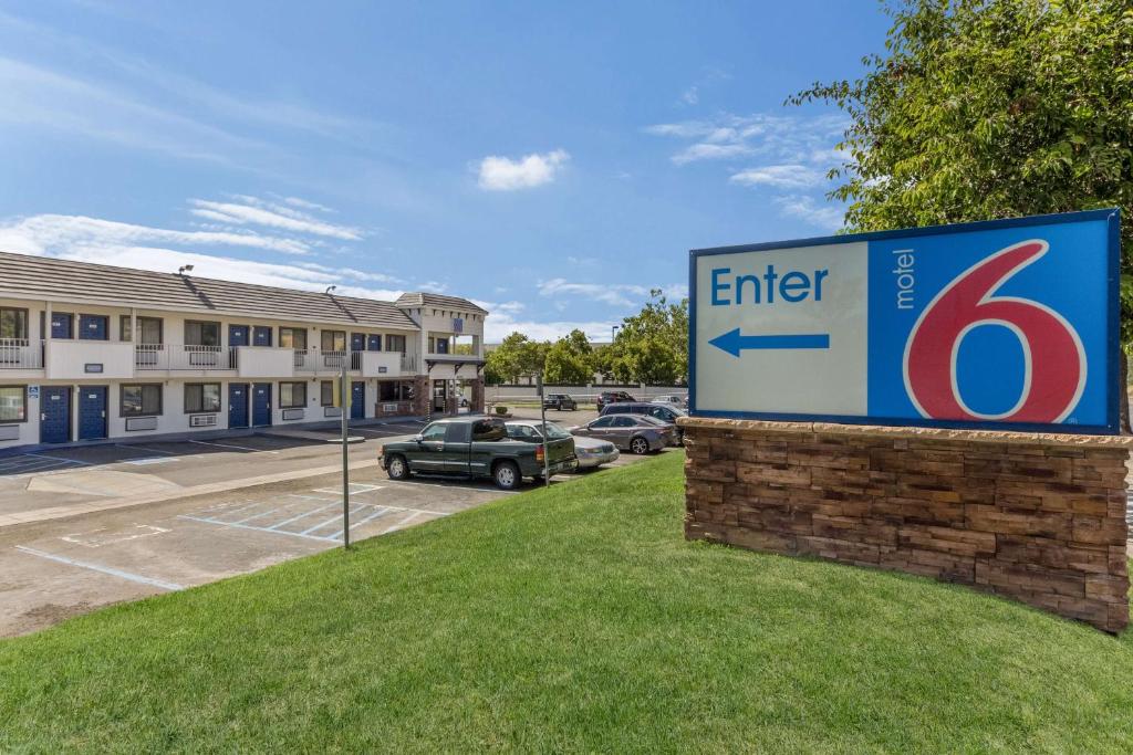 Motel 6-Fremont CA - South - image 5