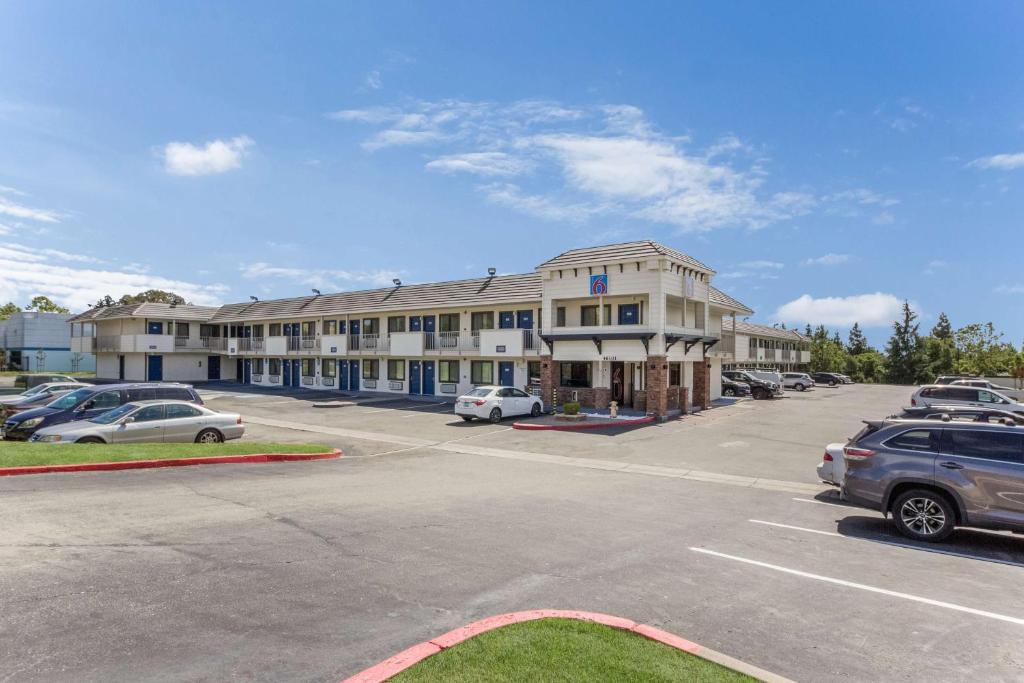 Motel 6-Fremont CA - South - image 7