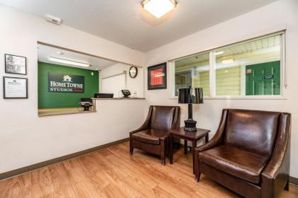 HomeTowne Studios by Red Roof Fresno - West - image 9