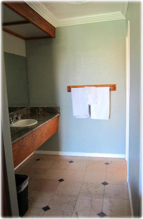 Best Budget Inn Fresno - image 6