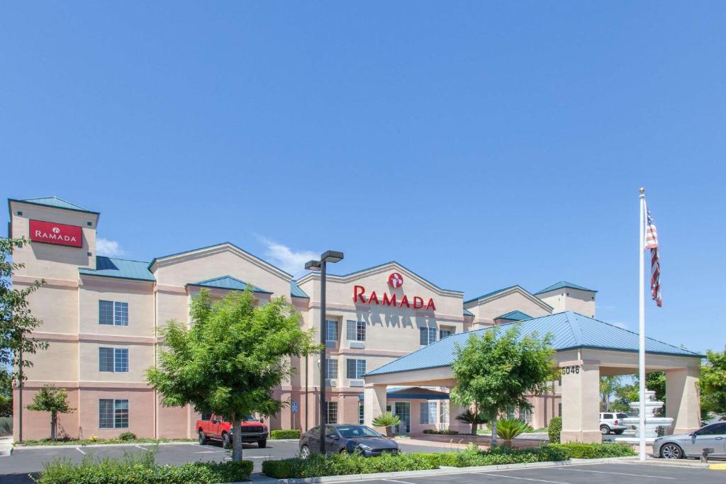 Ramada by Wyndham Fresno Northwest - main image