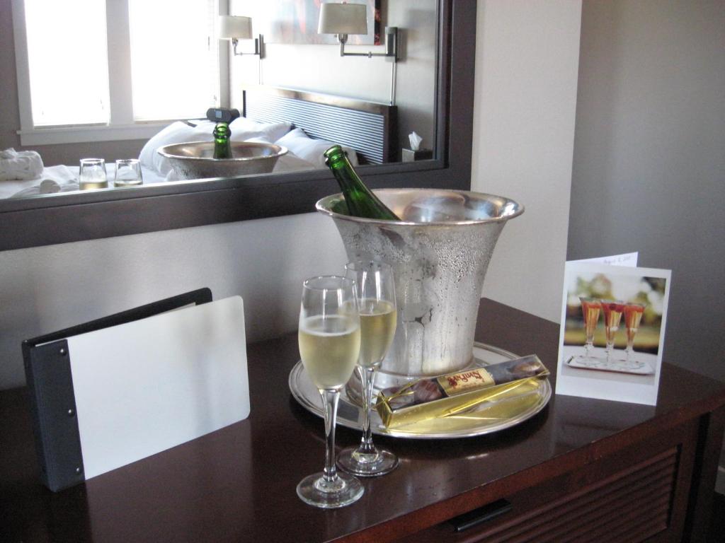 Bird Rock Hotel - image 4