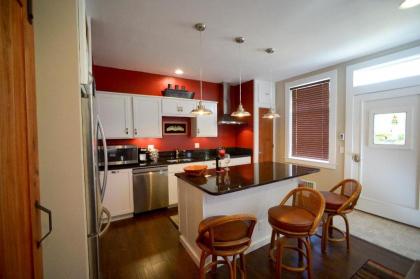 Captain's Quarters Vacation Rental - image 10
