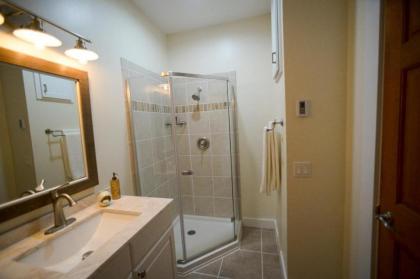 Captain's Quarters Vacation Rental - image 11
